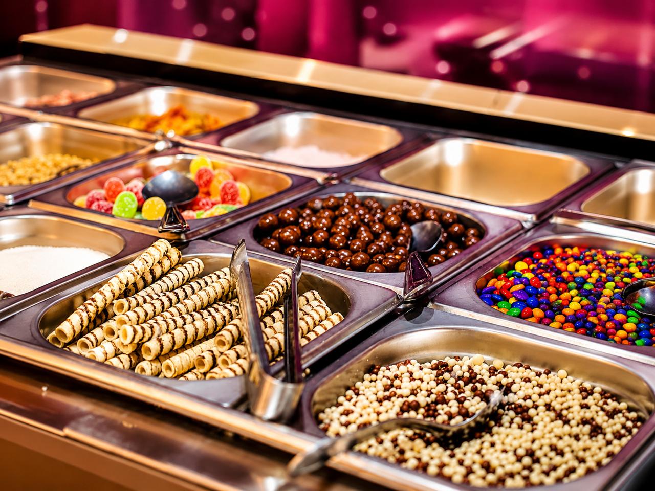 Variedade de acompanhamentos e toppings para o açaí